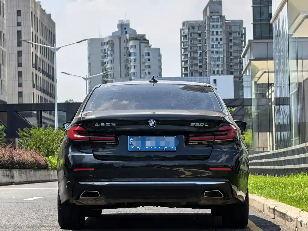 BMW 5 Series — фото 5