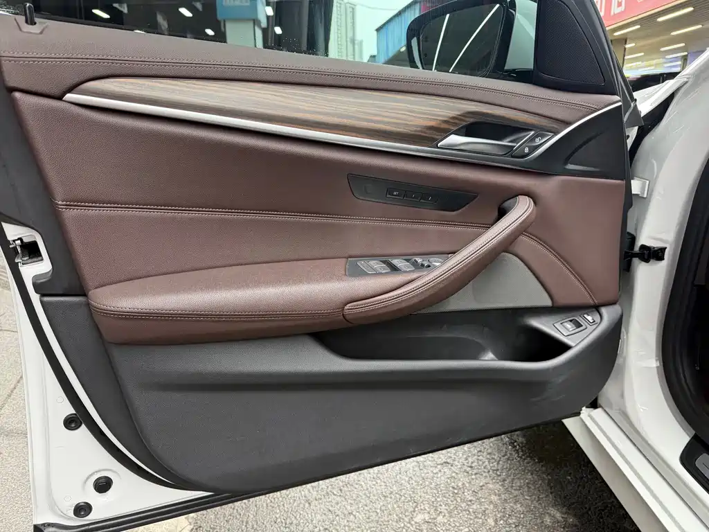 BMW 5 Series New Energy — фото 6