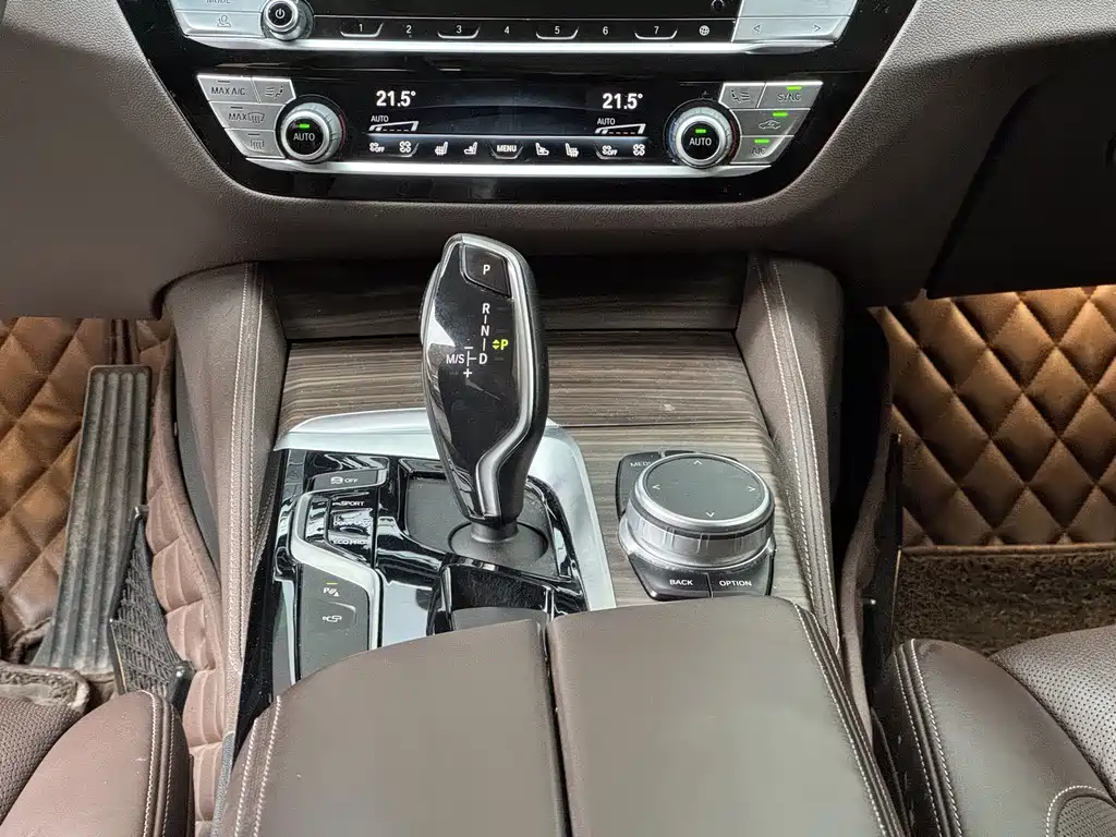 BMW 5 Series — фото 13