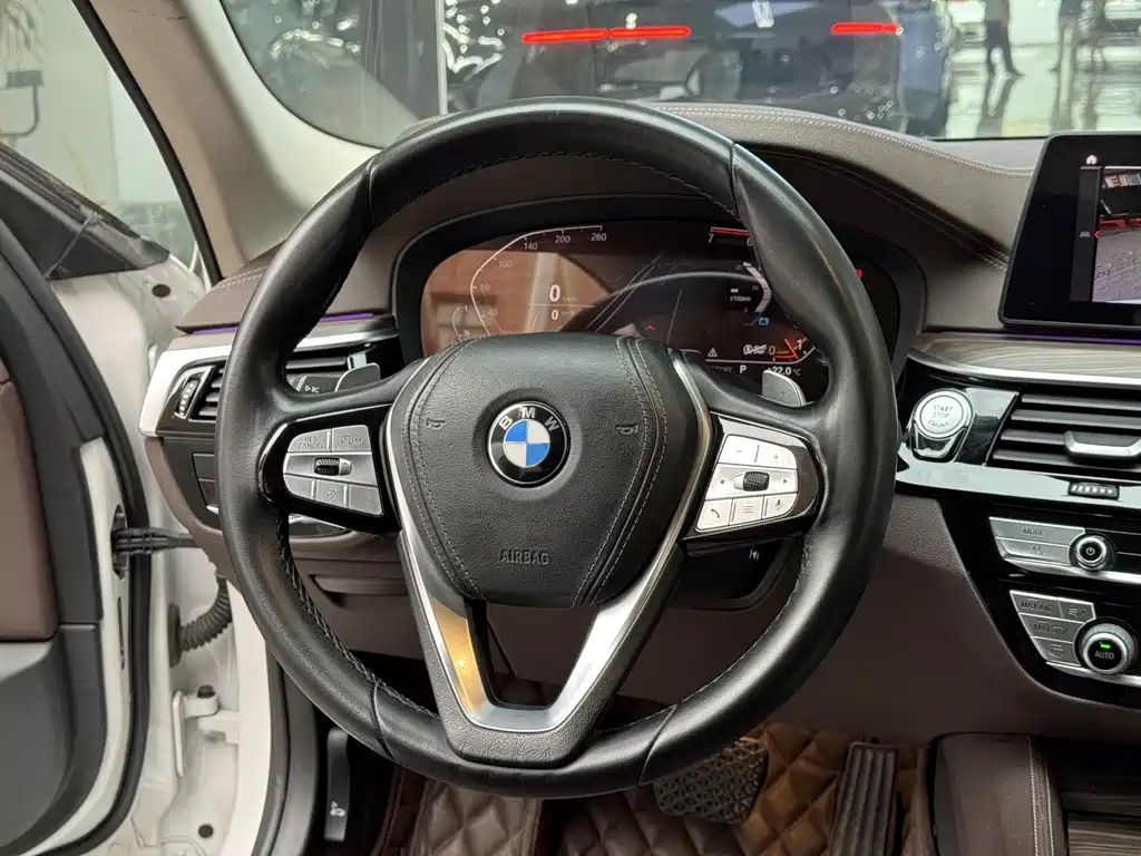 BMW 5 Series — фото 14