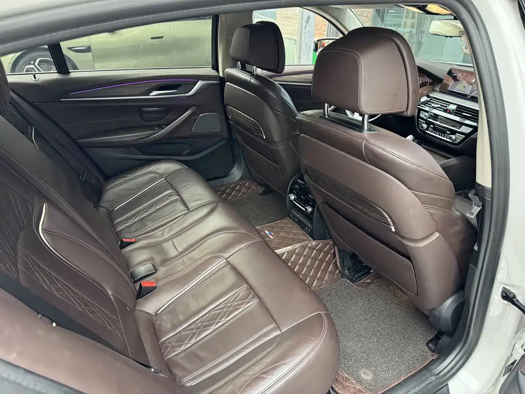BMW 5 Series — фото 19