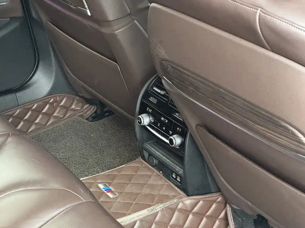 BMW 5 Series — фото 20
