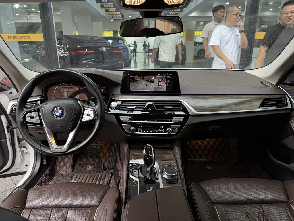BMW 5 Series — фото 10
