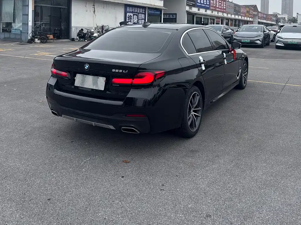 BMW 5 Series — фото 13