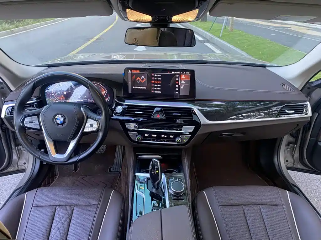 BMW 5 Series — фото 13