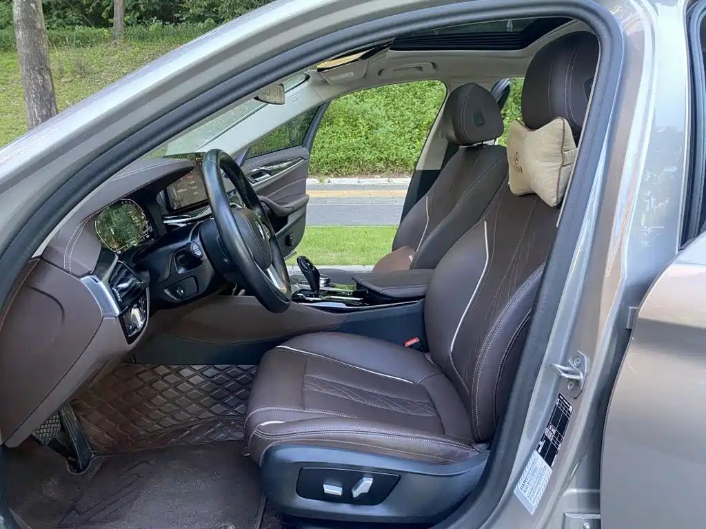 BMW 5 Series — фото 14