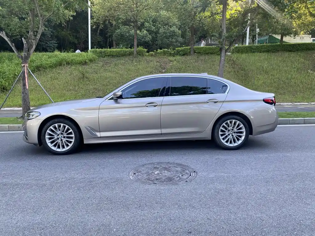 BMW 5 Series — фото 15