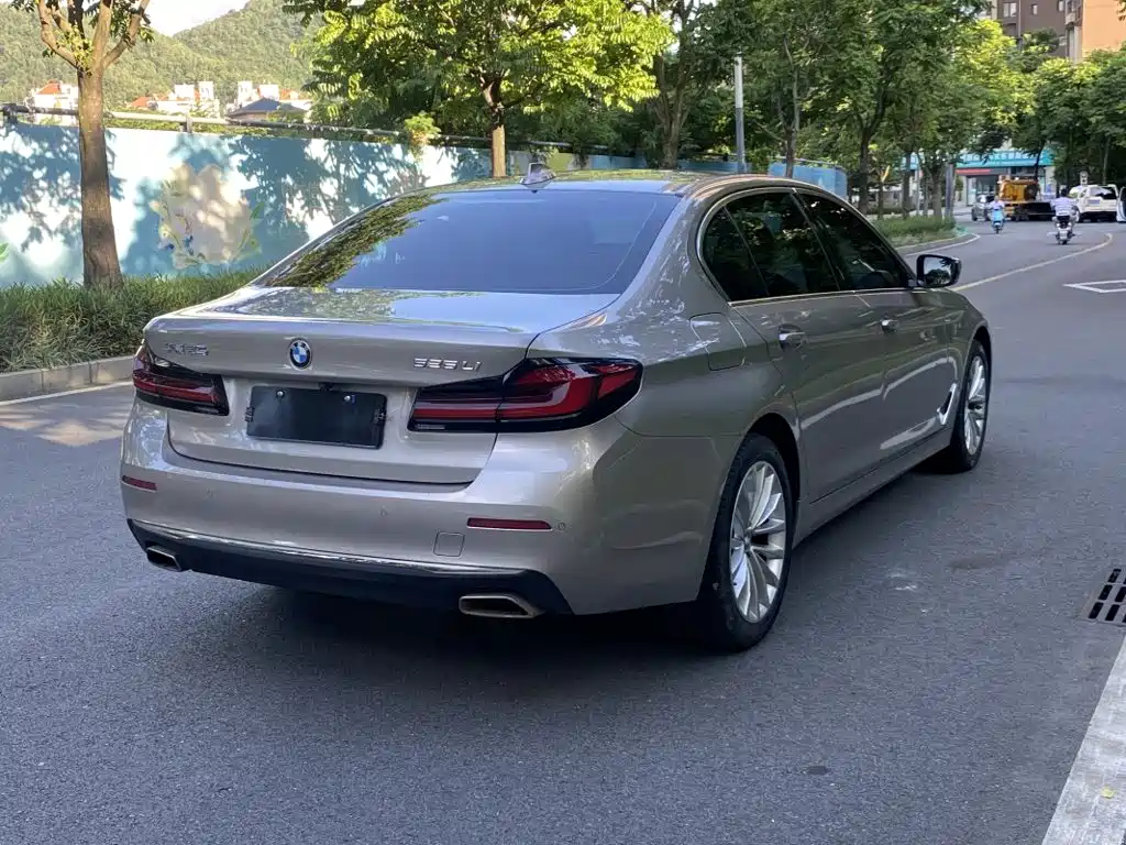 BMW 5 Series — фото 5