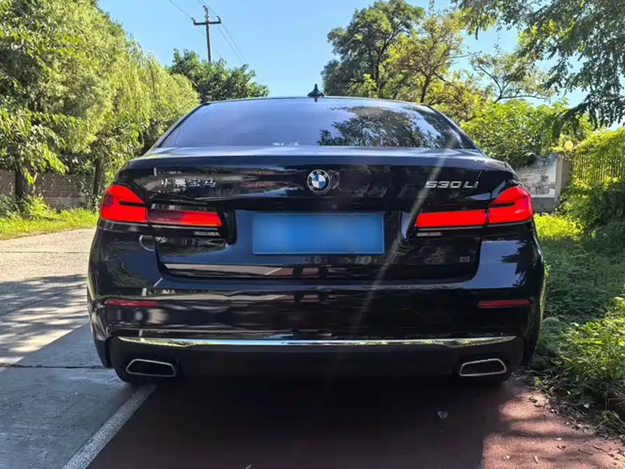 BMW 5 Series — фото 9