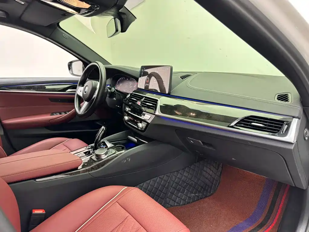 BMW 5 Series — фото 11