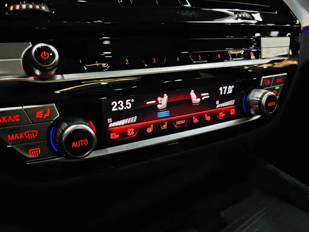 BMW 5 Series — фото 26