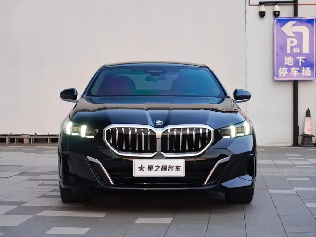 BMW 5 Series — фото 2