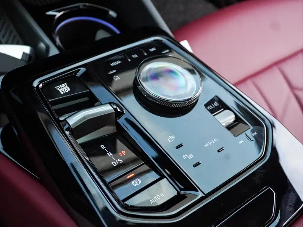 BMW 5 Series — фото 14