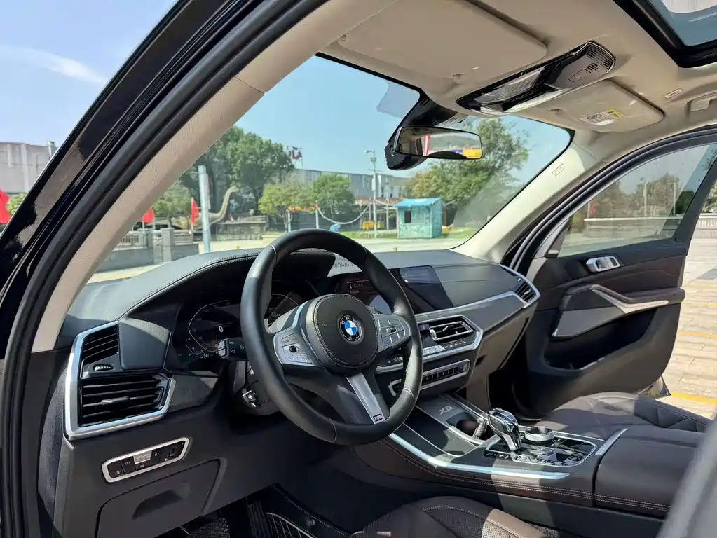 BMW X5 — фото 11