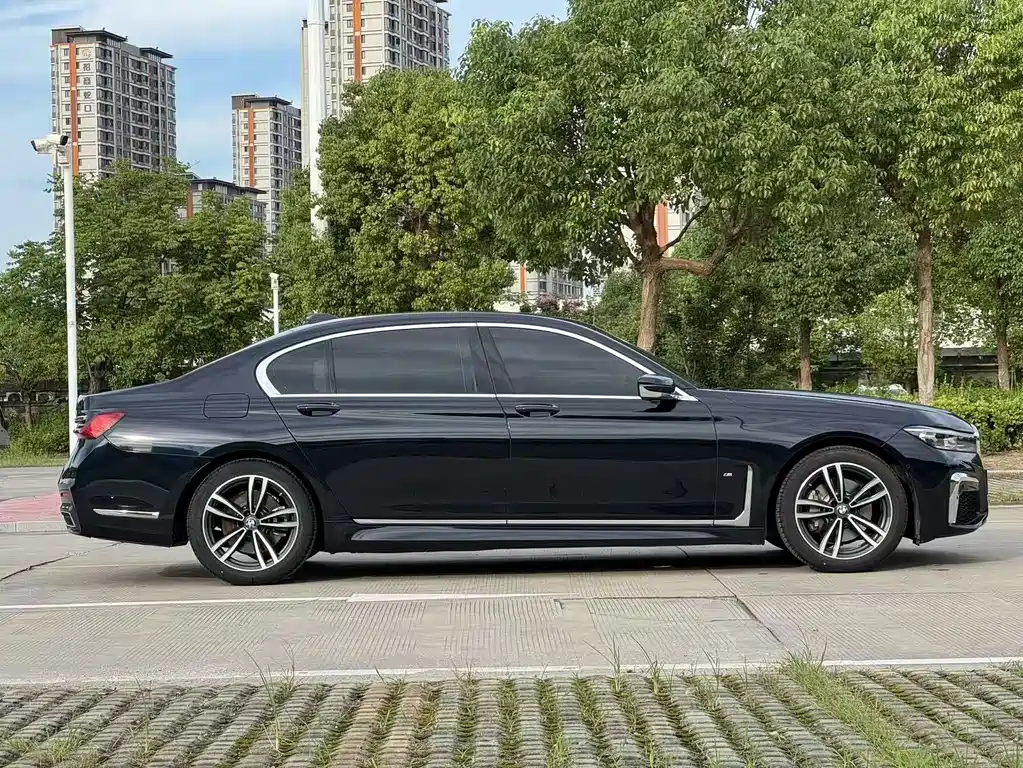 BMW 7 Series — фото 3