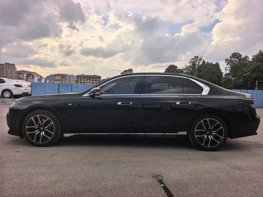 BMW 7 Series — фото 4