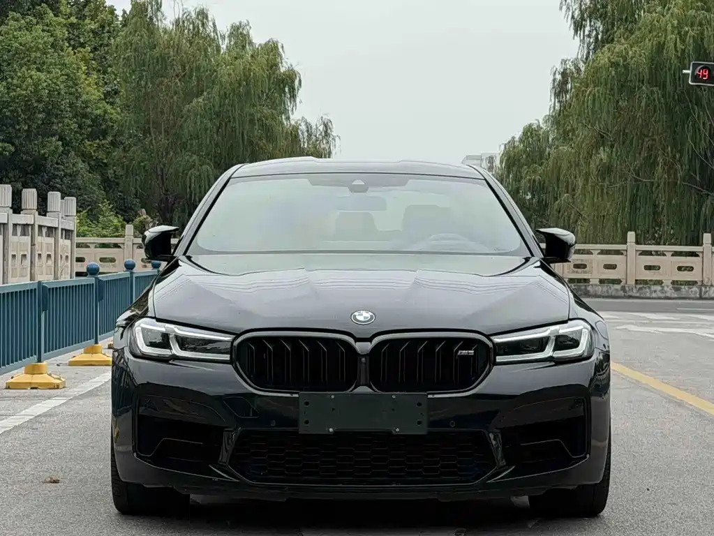 BMW M5 — фото 2