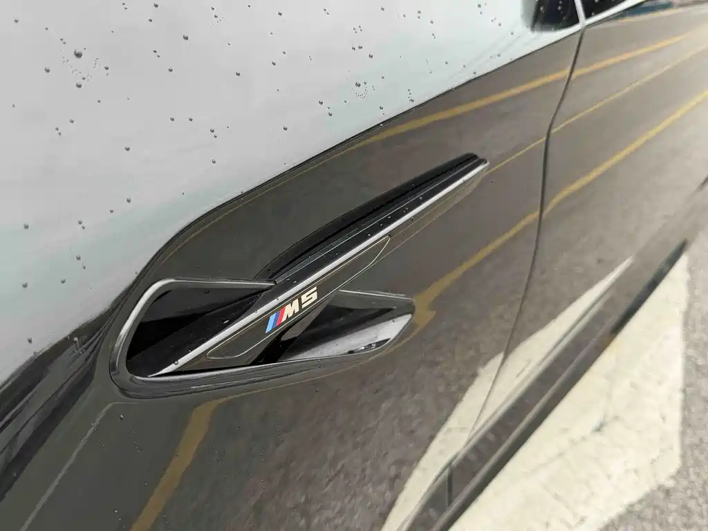 BMW M5 — фото 17