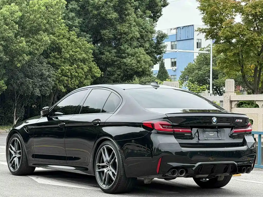BMW M5 — фото 4