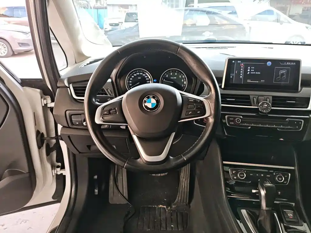 BMW 2 Series Active Tourer — фото 8