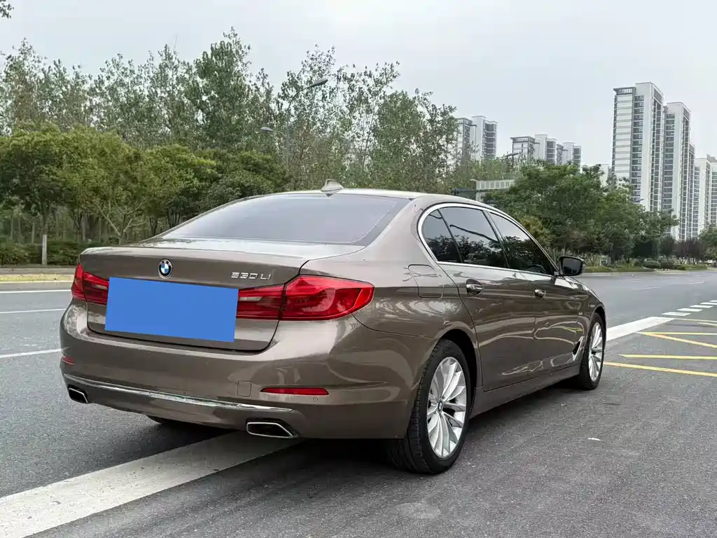 BMW 5 Series — фото 4