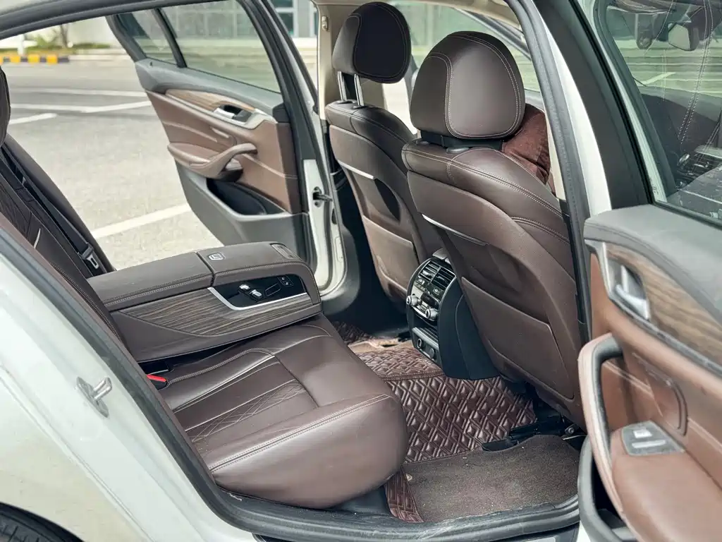 BMW 5 Series — фото 11