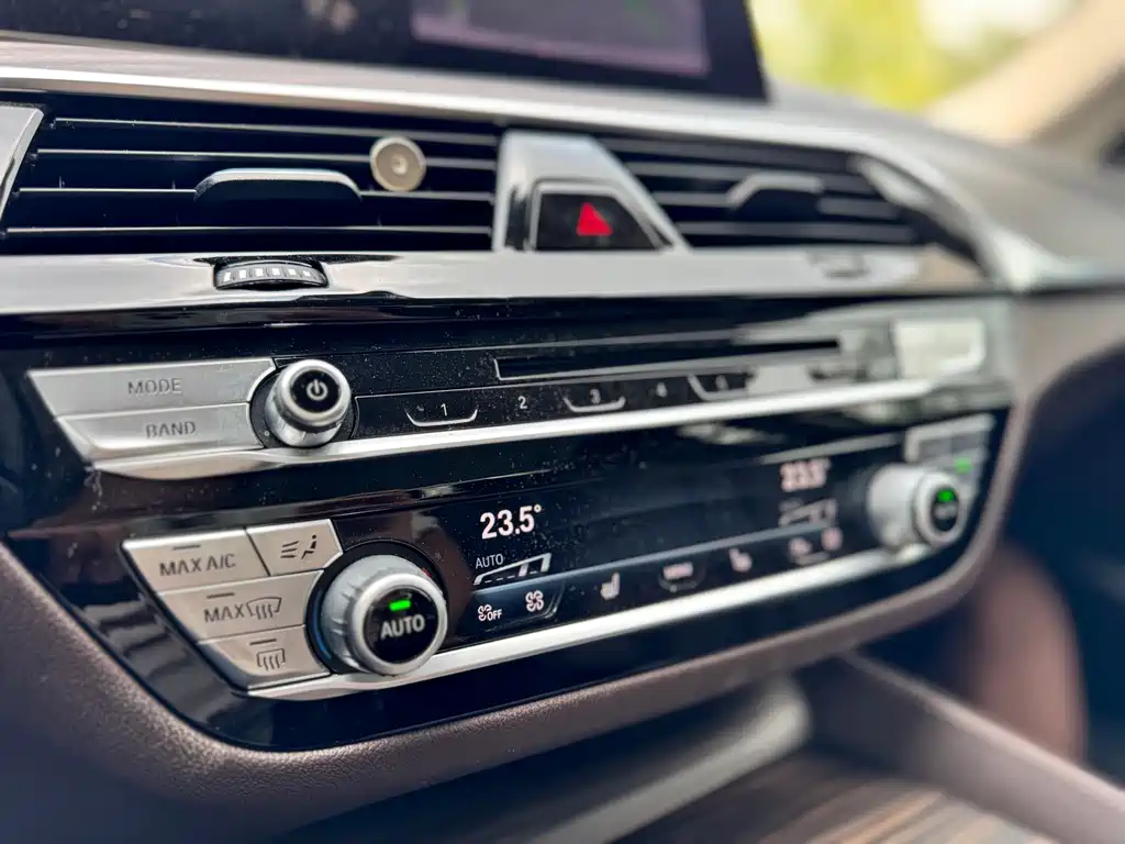 BMW 5 Series — фото 14
