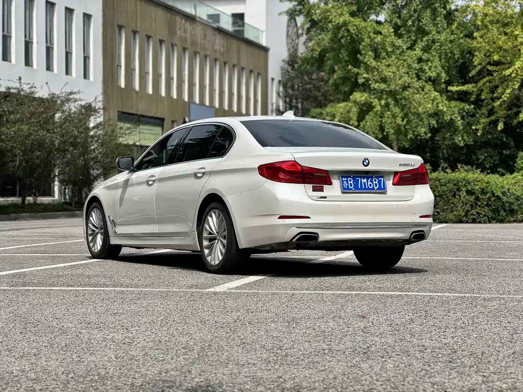 BMW 5 Series — фото 4