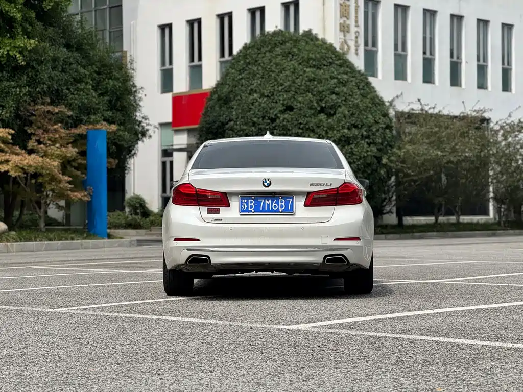 BMW 5 Series — фото 5