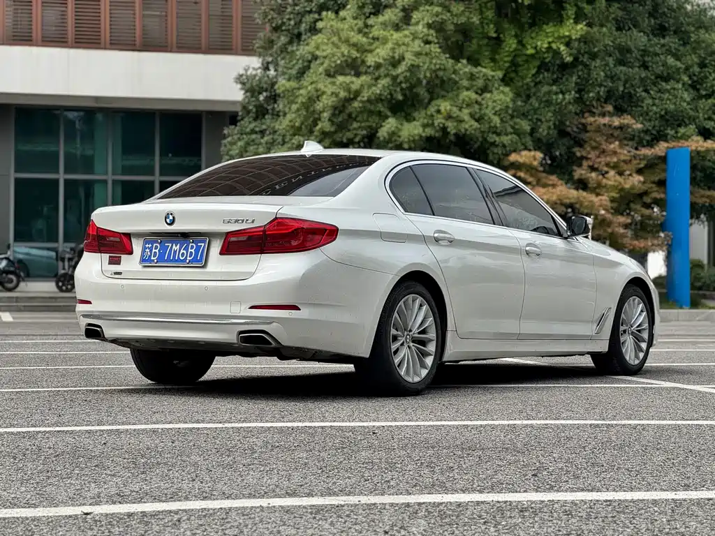 BMW 5 Series — фото 6