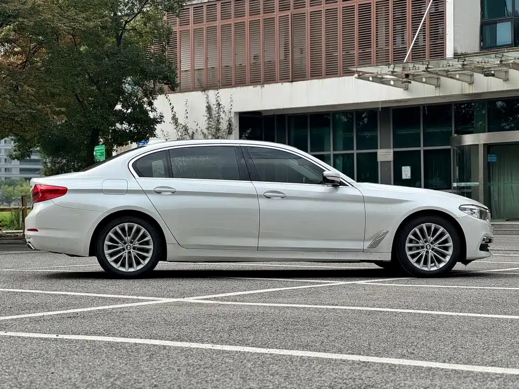 BMW 5 Series — фото 8