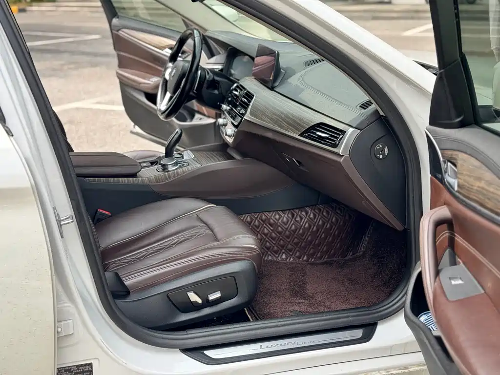 BMW 5 Series — фото 10