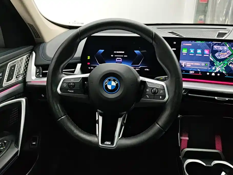 BMW iX1 — фото 15