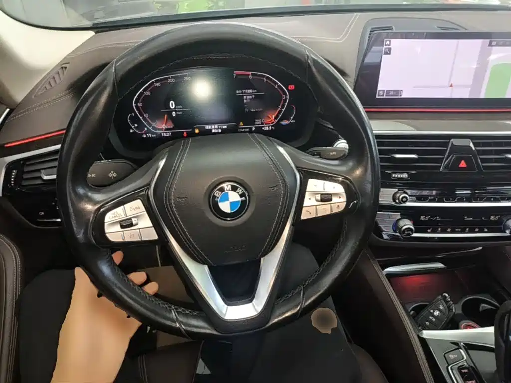 BMW 5 Series — фото 11