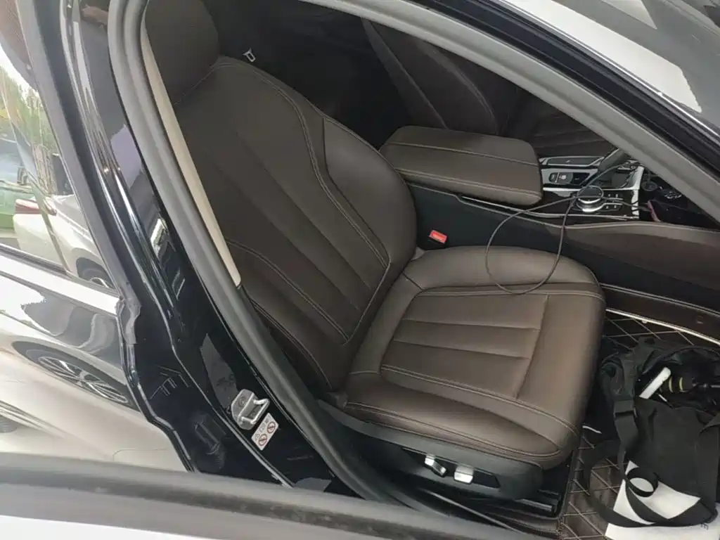 BMW 5 Series — фото 25