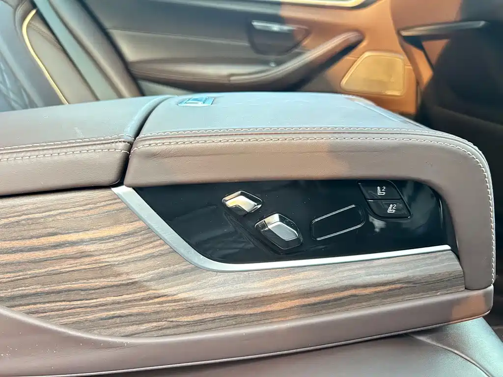 BMW 5 Series — фото 9