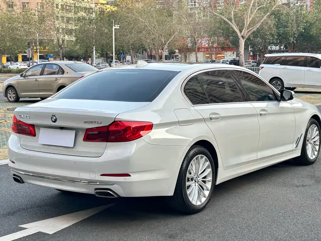 BMW 5 Series — фото 10