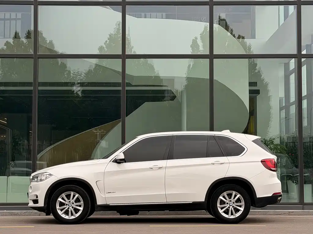 BMW X5 (Import) — фото 2