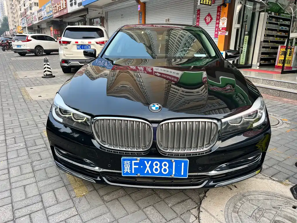 BMW 7 Series — фото 2