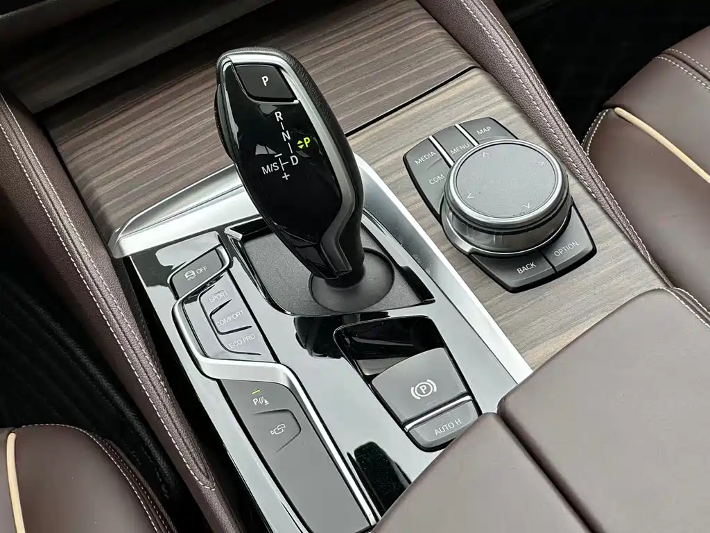 BMW 5 Series — фото 11