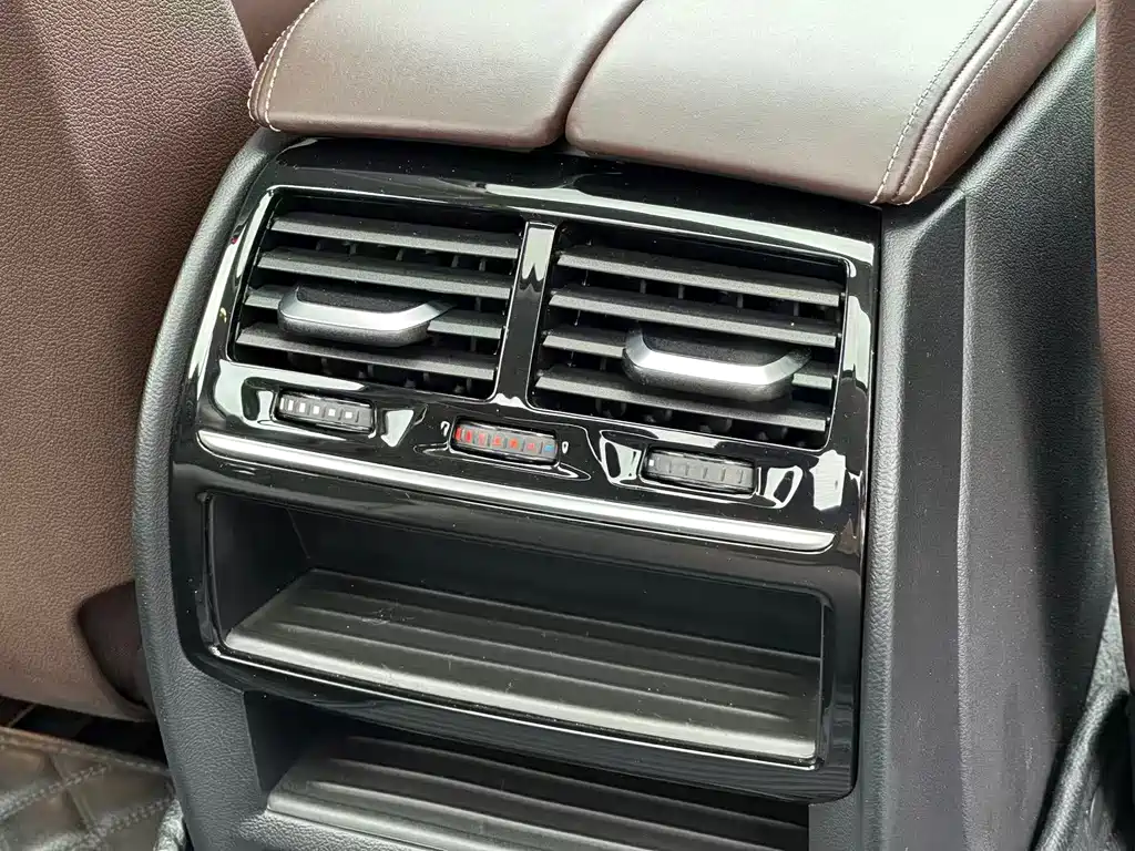 BMW 5 Series — фото 13