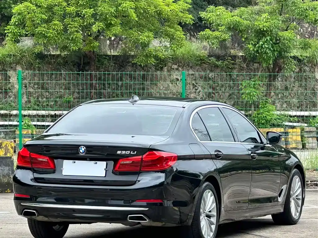 BMW 5 Series — фото 15