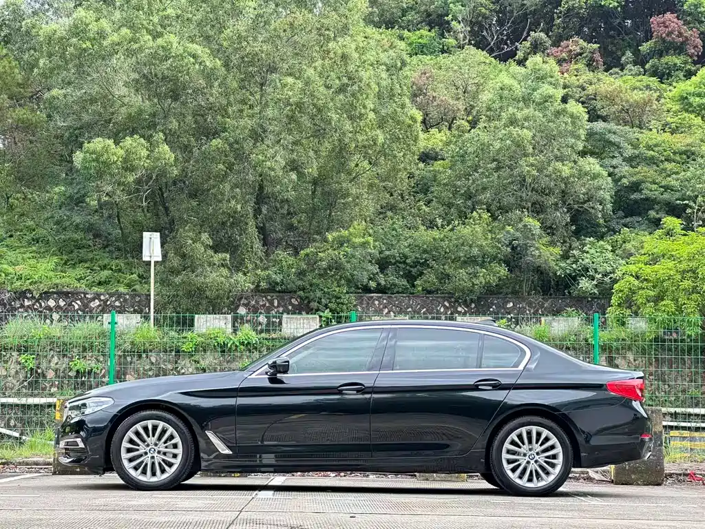 BMW 5 Series — фото 18