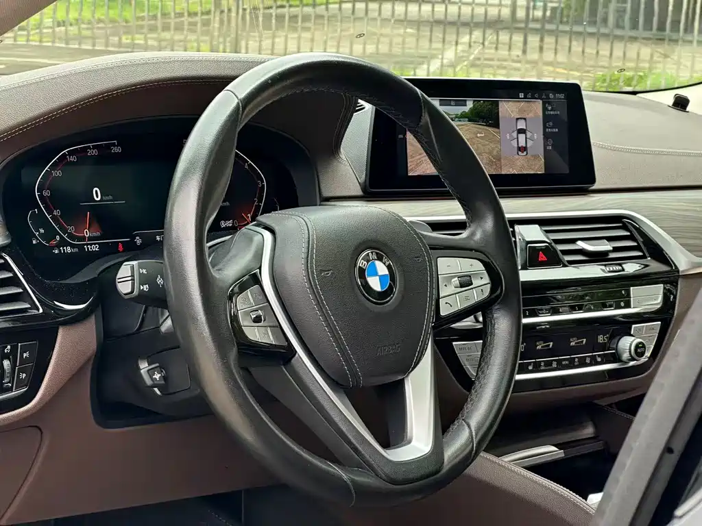 BMW 5 Series — фото 10