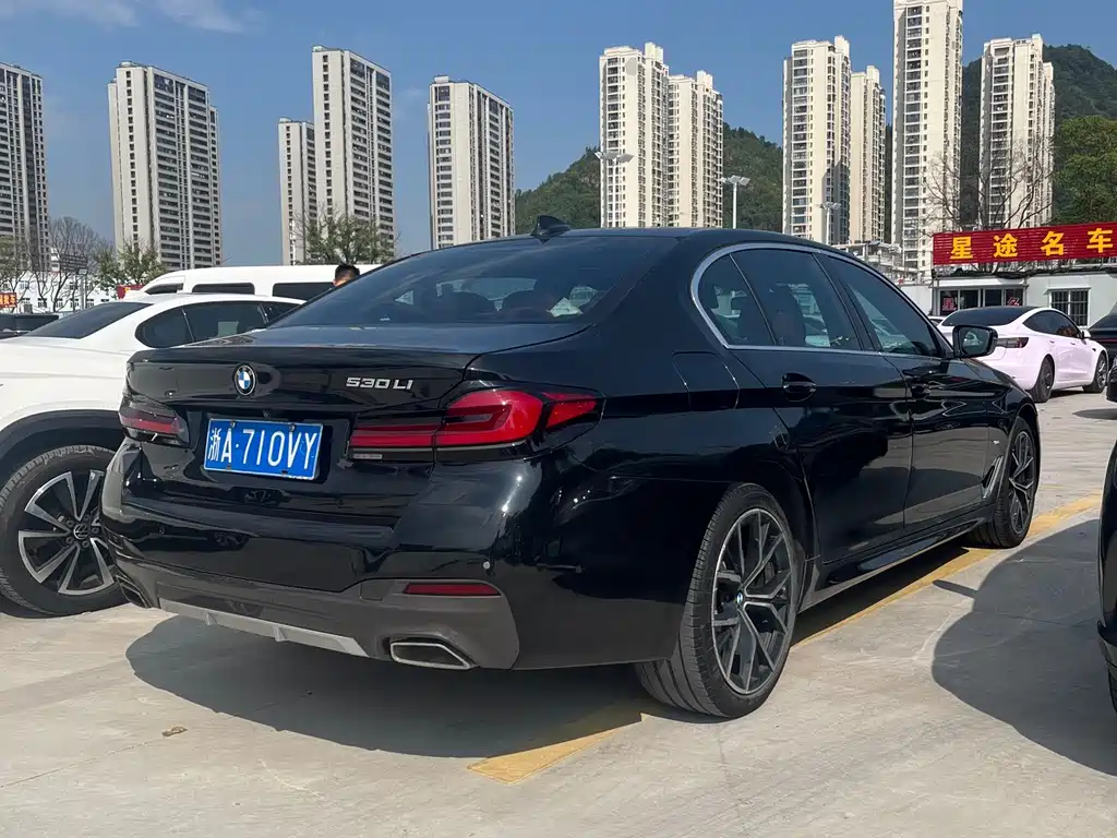 BMW 5 Series — фото 7