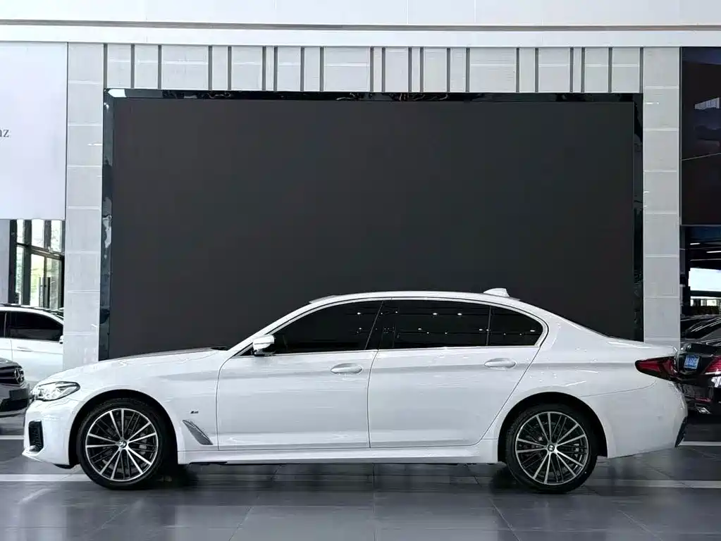 BMW 5 Series — фото 2