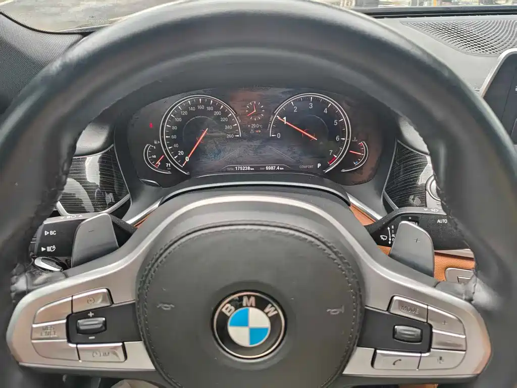 BMW 7 Series — фото 11