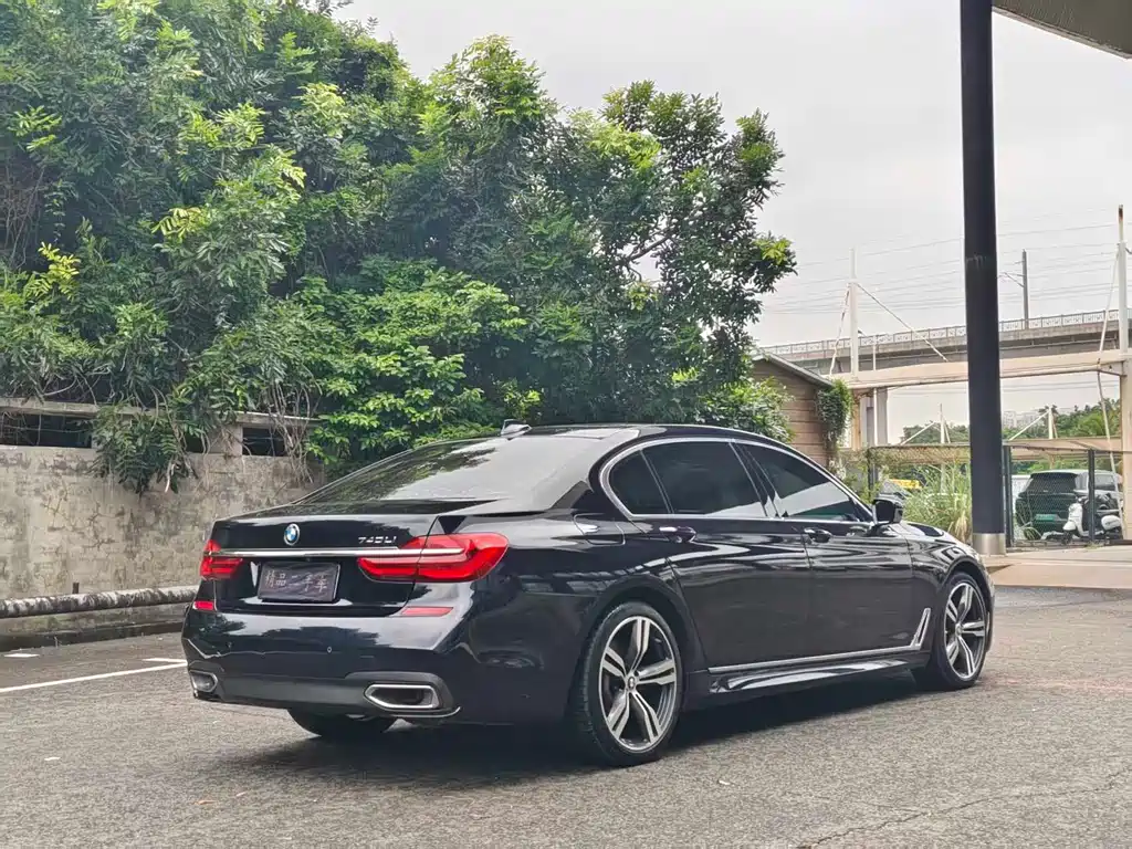 BMW 7 Series — фото 9