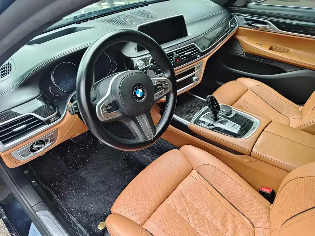 BMW 7 Series — фото 10