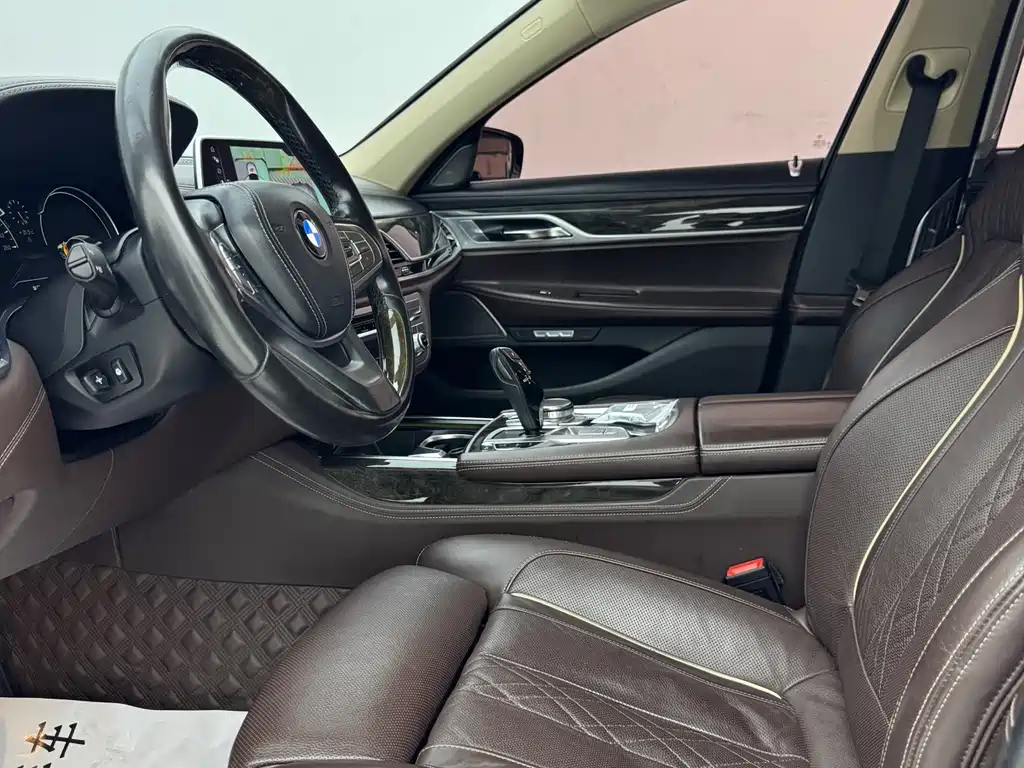 BMW 7 Series — фото 9